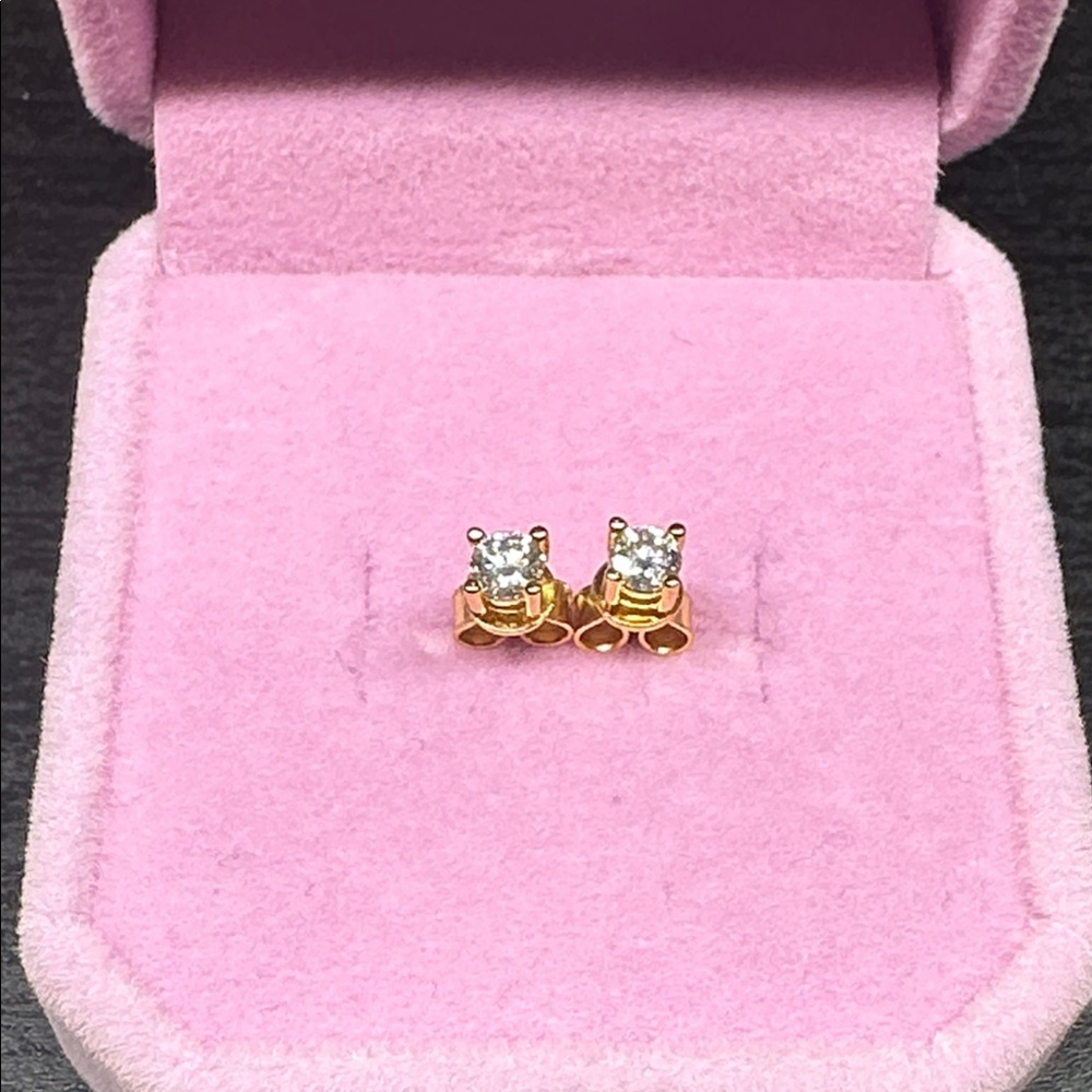 0.3ct yellow gold moissanite studs